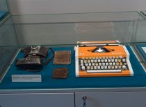 A fragment of J. Indriūnas's personal belongings in the KTU Museum exhibition 'Time and People'. (Photo by J. Klėmanas)
