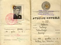 Student's record book of Antanas Šukys, first year student of the Chemistry Division of the Technological Faculty at the University of Kaunas, 1940.
