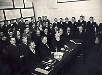 Diplominių projektų gynimas VDU Technikos fakultete, 1931 m. (Originalas &ndash; KTU muziejuje)