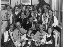 R. Chomskis with the folk art group after the concert, 1938.