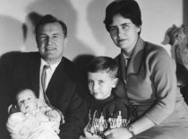 Ragulskiai su sūnumis Liutauru ir Minvydu, 1967 m.