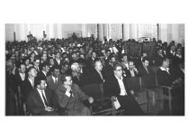 Tarptautinės konferencijos Kijeve atidarymas, 1968 m. 2-oje eilėje pirmas iš kairės K. Ragulskis.