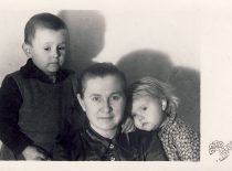 Antanas Karoblis with his mother and sister Alfonsė, 1944.