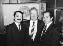 K. Ragulskis su mokiniais iš Armėnijos: kairėje dr. M. Arutunian, dešinėje dr. A. Kočikian, 1986 m.