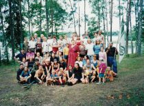 Jaunystėnai tradiciniame Valčių žygyje, 2001 m. (J. Dvarionienės archyvas)