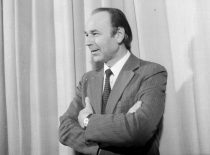 KPI choro „Jaunystė“ vadovas Robertas Varnas, 1976 m. (V. Bartkevičiaus nuotr.) (KTU fotoarchyvas)