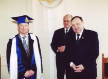 Ukrainos B. Chmelnickio nacionalinis universitetas suteikė akad. K. Ragulskiui garbės daktaro vardą, 2007 m.