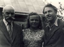 R. Baltrušis with his sister Regina and father Stasys at their home in Ukmergė, 1947.