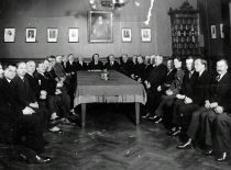 Personnel of the Post-Secondary Technical School, 1932. From the left: 1st – S. Kolupaila, at the end of the table – director J. Gravrogkas, on his left – K. Vasiliauskas, 5th – A. Gravrogkas. (Photograph from the archive of Gravrogkas family)