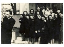 R. Baltrušis with his fellow students at the chamber of the faculty, April 1950.