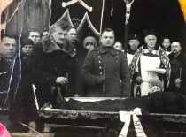 Feliksas and Pranas Lesauskiai at the funeral of their father, 1938. (The original is in the family archive of F. Lesauskis)