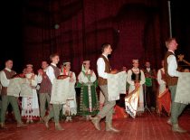 Concert of KTU folk art ensemble “Nemunas”, 2002. (Photograph by J. Klėmanas)