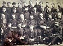 Teachers and pupils of Šiauliai Boys Gymnasium, circa 1899. In the last row (from the left): 5th – Antanas Gravrogkas, 8th – Konstantinas Šakenis. (Photograph from the archive of Gravrogkas family)