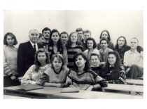 Prof. R. Baltrušis with students at Vytautas Magnus University after the last lecture on bioorganic chemistry, 1991.
