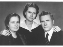 Su tėvais, 1954 m.