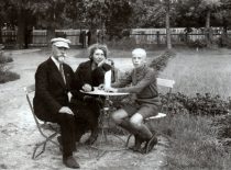 With wife Stefanija and son Vytautas-Kristupas in Palanga, circa 1937. (Photograph from the archive of Gravrogkas family)