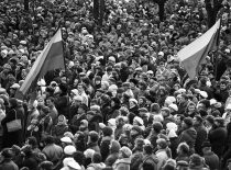 Kauniečių mitingas prie Kauno savivaldybės 1991 m. sausio 13 d. (E. Katino nuotr.)