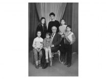 R. Chomskis with grandchildren, 9th decade of the 20th century