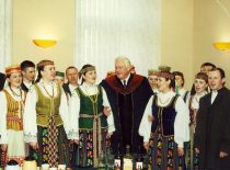Algirdas Mykolas Brazauskas with the members of “Nemunas” after the award of KTU honorary doctor regalia, 2001. (Photograph by J. Klėmanas)