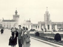 K. Sasnauskas with students in Zaporizhzhia, 1958 (from Sasnauskai family archive)