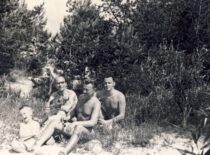 K. Sasnauskas with colleagues and son Vytautas in Palanga, 1960. First from the left is Assoc. Prof. V. Jasiukevičius (from Sasnauskai family archive)