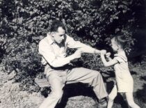 K. Sasnauskas plays with his son Vytautas, 1960 (from Sasnauskai family archive)