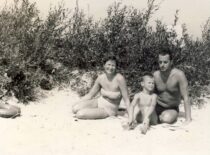 K. Sasnauskas with his wife Birutė and son Vytautas in Palanga, 1961 (from Sasnauskai family archive)