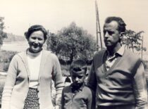 Birutė, Vytautas and Kęstutis Sasnauskai in Kaunas Region, 1962 (from Sasnauskai family archive)