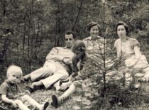 Sasnauskai with the family of his cousin S. Danienė, 1963 (from Sasnauskai family archive)