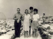 Sasnauskai family by the sea, 1972 (from Sasnauskai family archive)