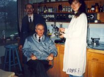 Prof. K. Sasnauskas at the laboratory with doctoral students Aras Kantautas and Danutė Palubinskaitė, 1995 (from Sasnauskai family archive)