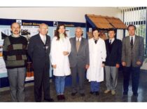 Prof. K. Sasnauskas with the Department of Silicate Technology, 1998 (from Sasnauskai family archive)