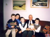 K. Sasnauskas with grandchildren and a great-grandson, 1999 (from Sasnauskai family archive)