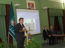 80th anniversary of Prof. K. Sasnauskas at KTU Aula, 2003 (from KTU Photo Archive)