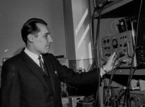 D. Eidukas KPI probleminėje Ultragarso laboratorijoje, 1963 m. (KTU archyvo nuotr.)