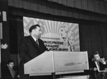 KPI rektorius M. Martynaitis sveikina komjaunimo konferenciją,1964 m. (KTU fotoarchyvas)