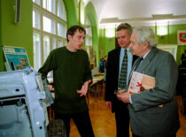 Prof. S. Masiokas and Assoc. Prof. Vytautas Janilionis at the Young Scientists award ceremony, 2000 (KTU Photo Archive, photograph by J. Klėmanas)