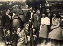 K. Sasnauskas with fellow students on the roof of the faculty, 1947 (from Sasnauskai family archive)