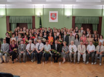 Diploma award to the graduates of KTU International Studies Centre, 1999 (KTU Photo Archive, photograph by J. Klėmanas)