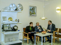 Representatives of three generations of the Department of Electrical and Light Engineering: Lect. K. Otas, Prof. S. Masiokas and Assoc. Prof. A. Vaškys, 1996 (KTU Photo Archive, photograph by J. Klėmanas)