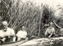 A. Gravrogkas and A. Žmuidzinavičius canoeing through Bambena “jungle”, 1938 (photograph by Prof. S. Kolupaila, KTU Museum)