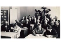 25th anniversary of the first cohort of KPI electrical engineers, 1976. In the 1st row (from the left): Prof. L. Kaulakis, L. Rašauskienė, Dean of the Faculty Prof. J. Matulionis (the original photograph is at KTU Museum)