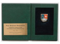 KTU Medal of Honor awarded to Prof. Marijonas Martynaičius for his many years of productive work on the occasion of the university's 85th anniversary, 2007 (Original &ndash; KTU Museum)
