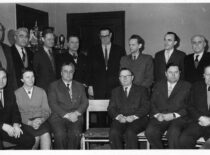 KPI rektoratas, 1962 m. Sėdi (iš kairės): P. Švenčianas, O. Tučaitė, R. Chomskis, rektorius K. Baršauskas, M. Martynaitis, S. Vabalevičius. Stovi: J. Venskevičius, N. Vabalis, E. Vaineikis, N. Milenskis, H. Petrusevičius, L. Kumpikas, Č. Jakimavičius, R. Pesys.