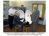 Adjusting the department's photometric equipment, 2007. From the left: Prof. S. Masiokas, Assoc. Prof. A. Vaškys, Assoc. Prof. R. Balsys and Assoc. Prof. A. Mikulionis (archive of Prof. S. Masiokas)