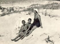 Marija Sasnauskienė with children in Palanga, 1930 (from Sasnauskai family archive)