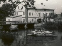 Participants of a canoe trip at Gustaičiai Mill on Dovinė River, 1938 (photograph by Prof. S. Kolupaila, KTU Museum)