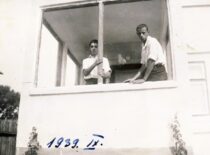 Brothers Algirdas and Kęstutis Sasnauskai at home, 1939 (from Sasnauskai family archive)