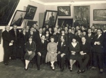 Latvian guests at the art exhibition in Kaunas, 1932. In the photograph: Prof. Z. Žemaitis stands in the centre, 2nd in the second to last row is Prof. J. &Scaron;imoliūnas, and Prof. M. Riomeris is on the right in the last row. (the original photograph is at KTU Library)