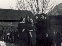 Students at their rented house at Tumo Vaižganto St. 16, Raseiniai. E. Sto&scaron;kutė is the 1st from the right. (E. Grinienė family archive)